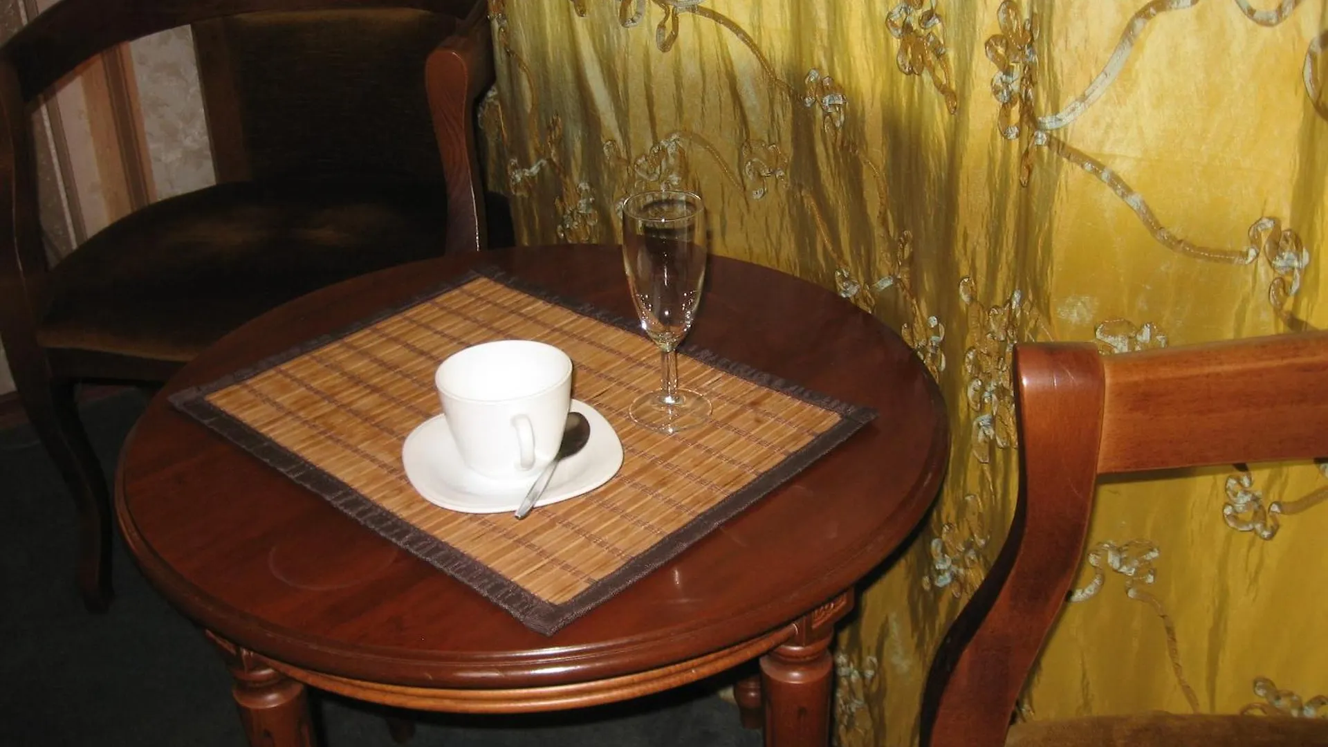 Diplomat Aparthotel Kyiv