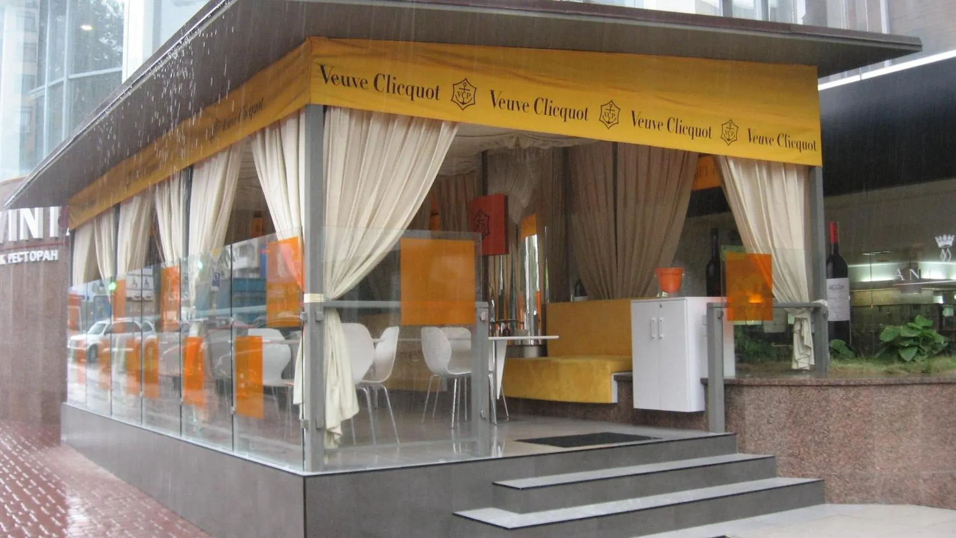 Diplomat Aparthotel contacts